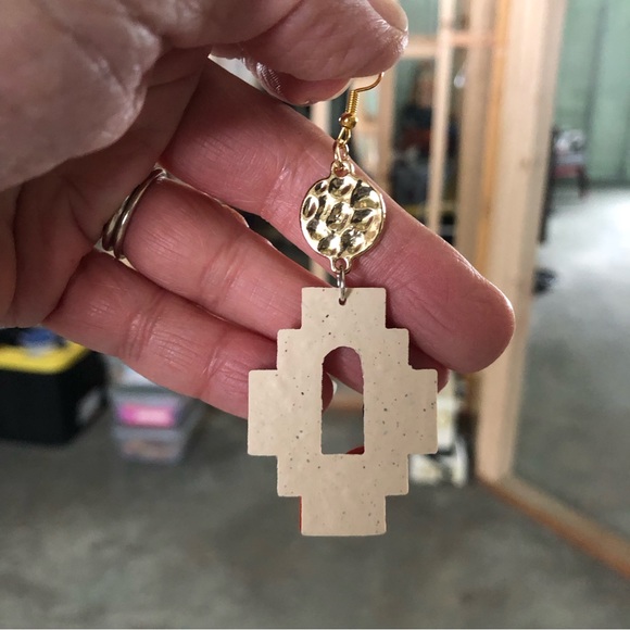 Handmade southwestern scenic desert earrings - Picture 4 of 4